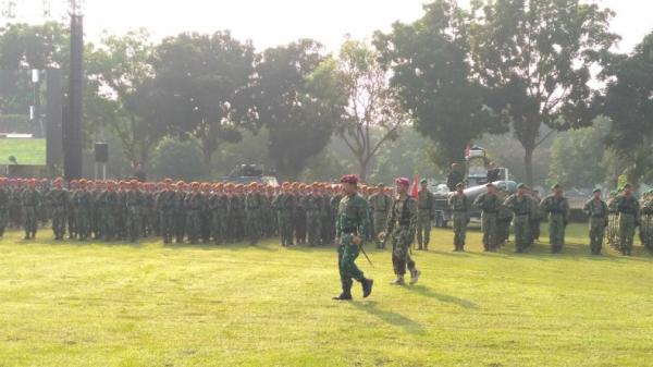 Panglima TNI Marsekal Hadi Tjahjanto saat meresmikan Komando Operasi Khusus (Koopssus) di lapangan Satpamwal Denma Mabes TNI, Cilangkap, Jakarta Timur, Selasa (30/7/2019). (Foto: iNews.id/Aditya Pratama).