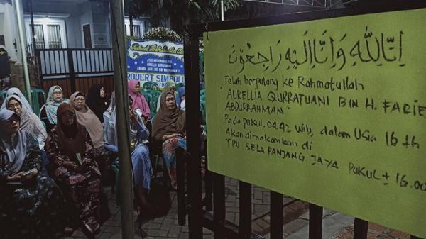 Kerabat dan tetangga bertakzih di rumah duka mendiang Aurellia Quratu Aini di Cipondoh, Tangerang, Banten, Jumat (2/8/2019). (Foto: istimewa)