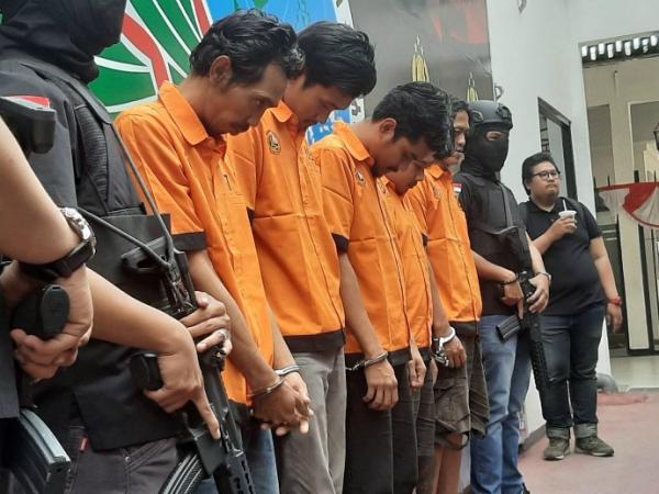 Polisi menangkap pengantar sabu ke komedian Nunung. (Foto: iNews.id/Irfan Ma'ruf)