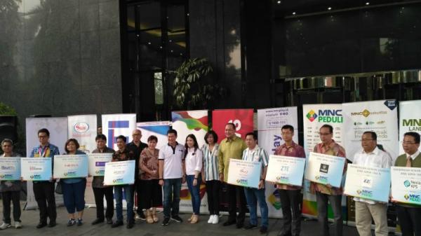 MNC Peduli bersama para mitra MNC Group usai penyerahan hewan kuban di Lobby MNC Tower, Jakarta Pusat, Jumat (9/8/2019). (Foto: iNews.id/Aditya Pratama)