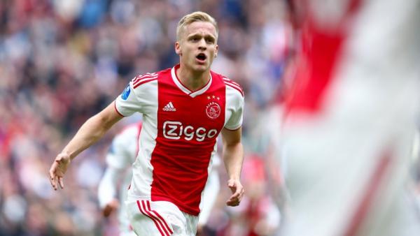Gelandang Ajax Amsterdam, Donny Van de Beek (Foto: Daily Mail)
