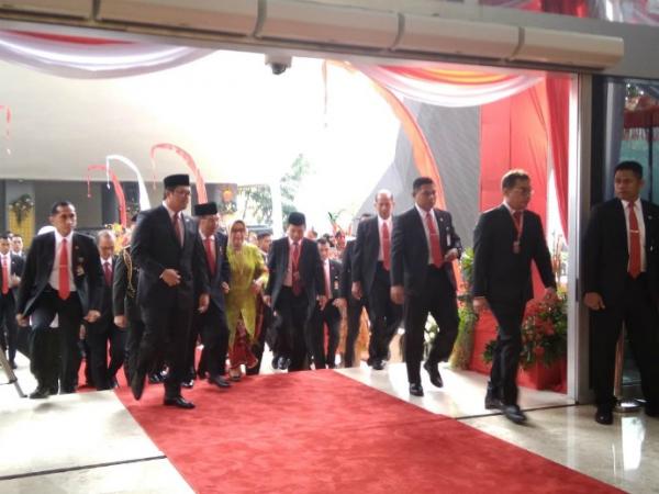 Wakil Presiden (Wapres) Jusuf Kalla (JK) saat tiba di Gedung Nusantara, Kompleks Parlemen dalam rangka sidang tahunan MPR RI Tahun 2019, Jumat (16/8/2019). (Foto: iNews.id/Felldy Utama)