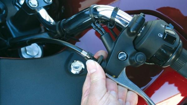 Kabel Gas Motor Putus di Tengah Jalan, Begini Cara Menanganinya