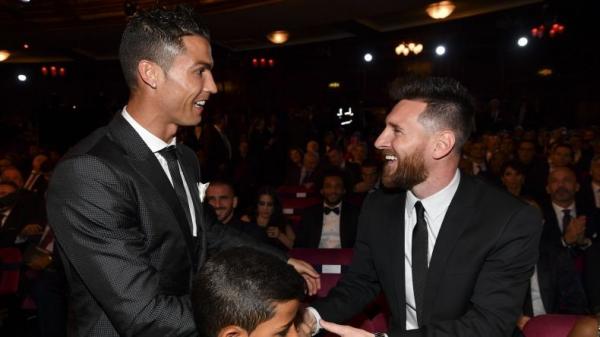 Messi Ronaldo Kapten Timnas Argentina Lionel Messi (kiri), dan kapten Timnas Portugal Cristiano Ronaldo (kanan) dianggap sebagai dua pesepak bola terhebat di era modern. (Foto-foto: 90min.com)