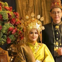 Roger Danuarta13 Roger Danuarta dan Cut Meyriska di YouTube Daniel Tetanga Kamu. (Foto: YouTube)