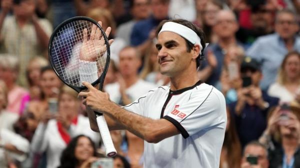 Petenis asal Swiss Roger Federer mengalahkan Matteo Berrettini 7-6 dan 6-3 pada pertandingan kedua Grup Bjorn Borg ATP Finals 2019 di O2 Arena, Selasa (12/11/2019) malam WIB. (Foto: AP)
