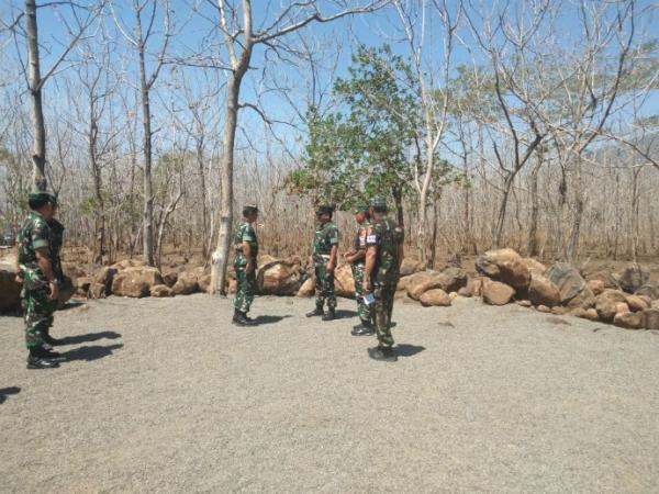 anglima TNI Marsekal Hadi Tjahjanto menghadiri gladi resik latihan gabungan (Latgab) TNI Dharma Yudha 2019 di titik tinjau T.12 pusat latihan pertempuran Korps Marinir, Karangtekok, Situbondo, Jawa Timur, Rabu (11/9/2019). (Foto: iNews.id/Wildan Catra Mulia)