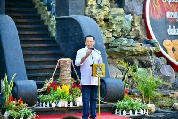 Bamsoet saat meresmikan Monumen Dr. Sulistyo, di Banjarnegara, Jawa Tengah, Jumat (13/09/19). (Foto: istimewa)