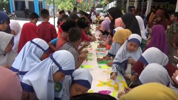 Hari Batik  Nasional  Ratusan Siswa SD  Muhammadiyah Plus 