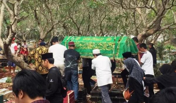 Pemakaman Akbar Alamsyah korban demo rusuh di DPR. (Foto: Okezone/Harits Tryan Akhmad)