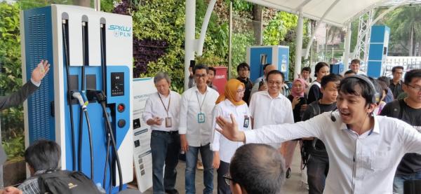PLN Gratiskan Isi Daya Kendaraan Listrik di SPKLU Jakarta ...