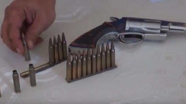 Ilustrasi revolver (Foto: iNews.id/Armia Jamil)