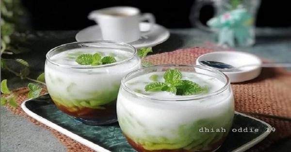 Cendol air mata penganten kuliner buka puasa di Padang yang mendapat pengaruh India. (Foto: iNews/Budi Sunandar)