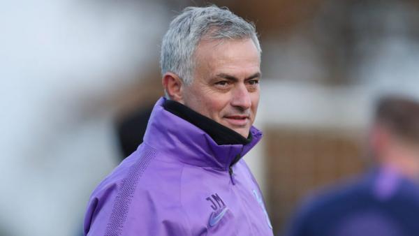 Pelatih Jose Mourinho memimpin latihan perdananya bersama Tottenham Hotspur, Rabu (20/11/2019). (Foto: Tottenham Hotspur)