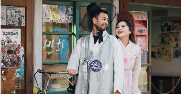 Raffi Ahmad dan Nagita  Slavina  Hadiahi Ayu Dewi Sandal  