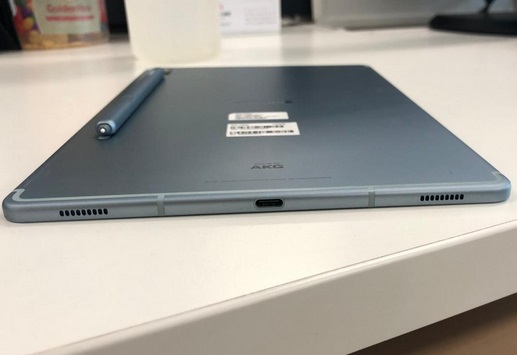 Bagian bawah Galaxy Tab S6