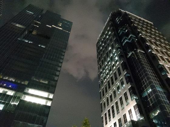Hasil gambar kamera belakang Galaxy Tab S6 di malam hari