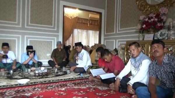 Suasana rumah duka Bupati Aceh Selatan Azwir, Senin (2/12/2019). (Foto: iNews/Ichdar Ifan)