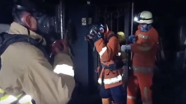 Kebakaran melanda pusat perbelanjaan Lokasari Plaza, Tamansari, Jakarta Barat, Jumat (6/12/2019) sore. (Foto: iNews).