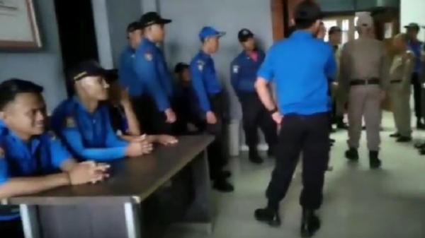 Gaji Januari Tak Turun Satpol Pp Dan Damkar Di Tulang Bawang Barat Datangi Kantor Sekdakab Bagian 1