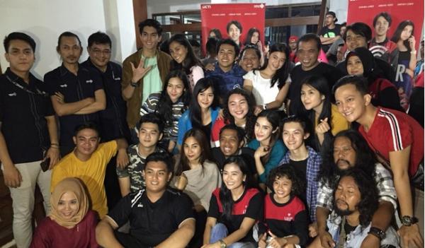 MNC Pictures menggelar syukuran dan nonton bareng (nobar) sinetron Gober bersama seluruh cast, crew dan anak yatim. (Foto: iNews.id)