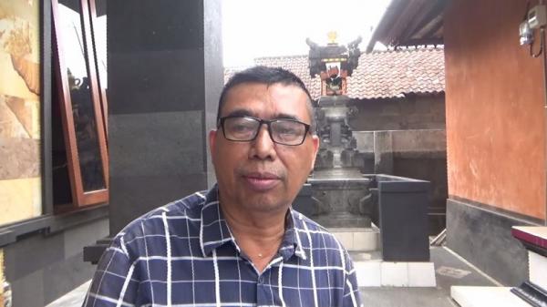 Korban I Ketut Tantra menjelaskan kronologi penembakan dirinya oleh makelar tanah lainnya di Kabupaten Gianyar, Provinsi Bali, Rabu (11/12/2019). (Foto: Nyoman Astana)