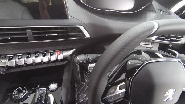 Fitur-fitur pada Peugeot 2008.