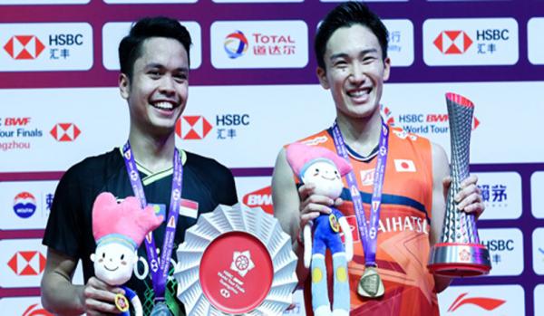 Anthony Sinisuka Ginting dan Kento Momota Kento Momota menang 17-21, 21-17, dan 21-14 atas Anthony Sinisuka Ginting di final BWF World Tour Finals 2019 (Foto: PBSI)