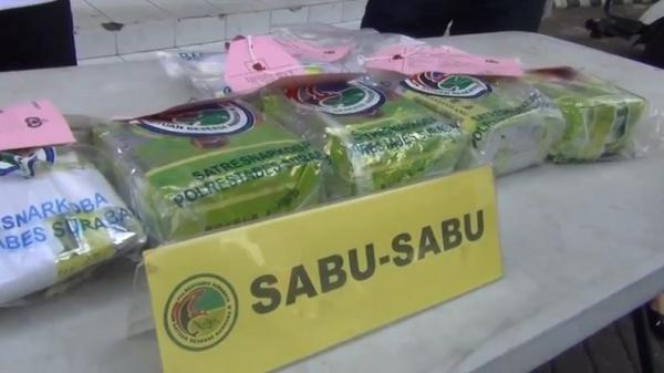 Barang bukti 7 kg sabu yang disita dari sindikat pengedar jaringan Malaysia. (Foto: iNews/Sony Hermawan)