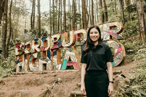Wamen Parekraf Angela Tanoesoedibjo saat mengunjungi Borobudur Highland di salah satu destinasi super prioritas, Candi Borobudur, 19-20 Desember 2019. (Foto: Ist)