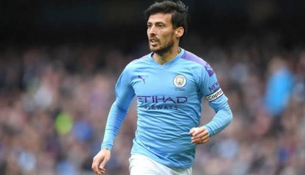 Gelandang Manchester City David Silva (kanan) mengancam gawang kiper Manchester United David de Gea pada Premier League di Etihad Stadium, 8 Desember lalu. (Foto: Premier League)