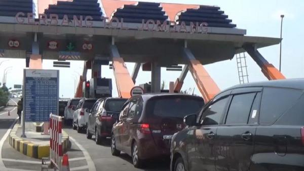 Pengguna Jalan Tol  Jomo di Jombang  Naik saat Libur Natal 