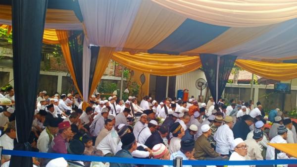 PKS menggelar peringatan Maulid Nabi Muhammad SAW 1441 Hijriah di Kantor DPP PKS, Jalan TB Simatupang, Pasar Minggu, Jakarta Selatan, Minggu (29/12/2019). (Foto: iNews.id/Rizki Maulana)