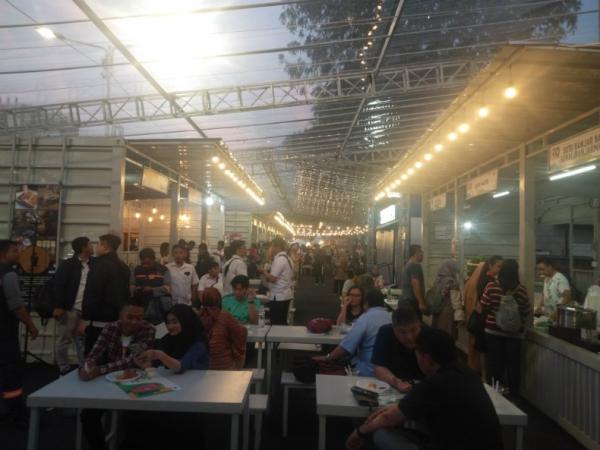 Kawasan Park n Ride atau lahan parkir kendaraan Thamrin 10 menjadi spot baru kuliner di Ibu Kota. (Foto: iNews.id/Wildan Catra Mulia)