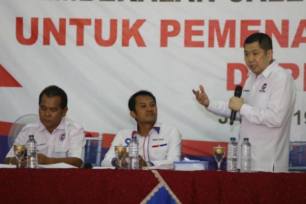 Ketua Umum Partai Perindo Hary Tanoesoedibjo saat memberikan Pembekalan Caleg dan Konsolidasi Partai untuk Pemenangan Pemilu 2019 Provinsi Jambi di Kantor DPW Jambi, Jalan Slamet Ryadi, Broni, Kota Jambi, Selasa (19/2/2019). (Foto: MNC)