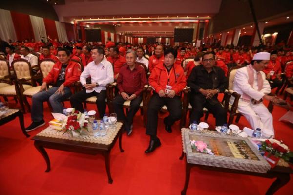 Ketua Umum Partai Perindo Hary Tanoesoedibjo (kemeja putih). (Foto: MNC)