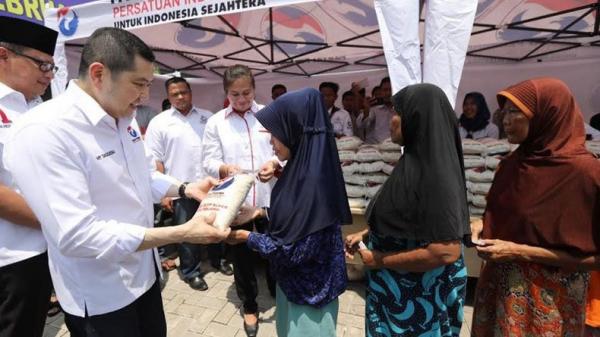 Ketua Umum Partai Perindo Hary Tanoesoedibjo saat bazar sembako murah Partai Perindo. (Foto: MNC)