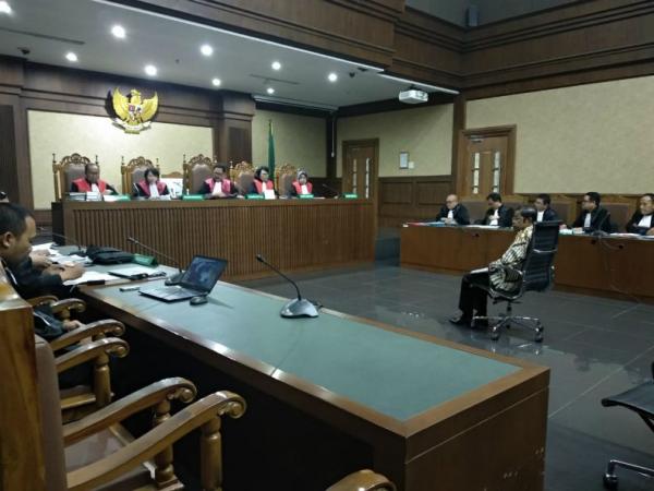 Idrus Marham menjalani sidang perdana kasus dugaan suap PLTU Riau-1 di Pengadilan Tipikor, Jakarta, Selasa (15/1/2019). (Foto: iNews.id/Ilma de Sabrini)