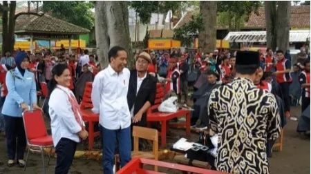 Jokowi cukur rambut