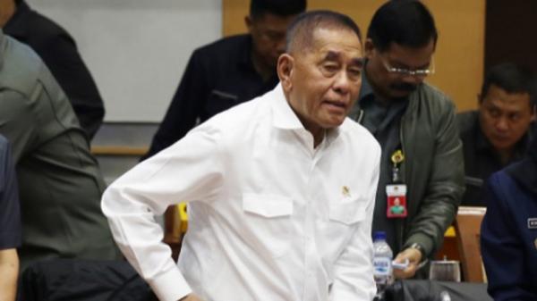 Jenderal TNI (Purn) Ryamizard Ryacudu saat menerima gelar Doktor Honoris Causa dari Universitas Pertahanan RI, Kamis (21/5/2021). (Foto: Unhan).