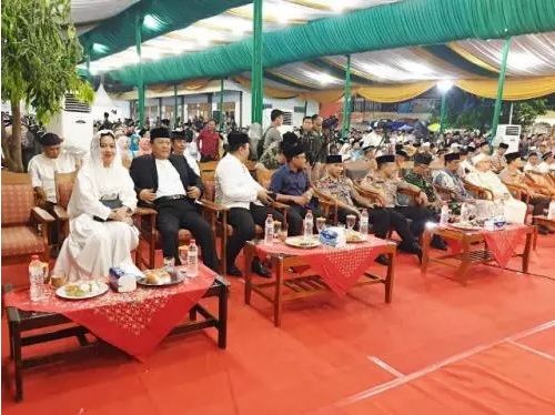 Calon anggota legislatif (Caleg) DPR RI nomor urut 2 Dapil Jabar VIII dari Partai Perindo Susaningtyas Nefo H Kertopati menghadiri Haul Pondok Pesantren (Ponpes) Buntet di Kabupaten Cirebon, Jawa Barat, Minggu 7 April 2019. (Foto: Perindo News)