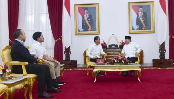 Presiden Jokowi menerima Menhan Prabowo Subianto di hari pertama tahun baru 2020, Rabu (1/1/2020) di Istana Negara Yogyakarta. (Foto: Sekretariat Presiden)