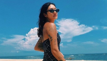South Korean DJ Peggy Gou collects plastic waste on Bali beach, scolds  people who litter on Instagram
