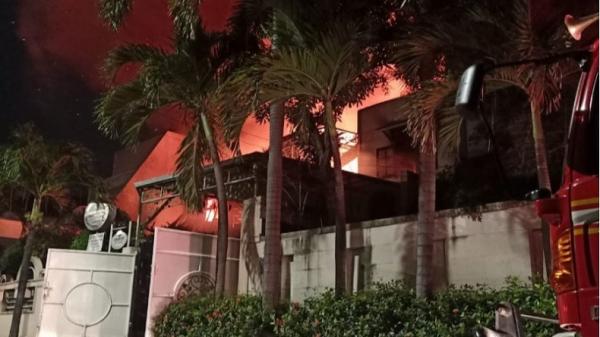  Rumah  Mewah  di Permata Hijau Terbakar  2 Lansia Tewas