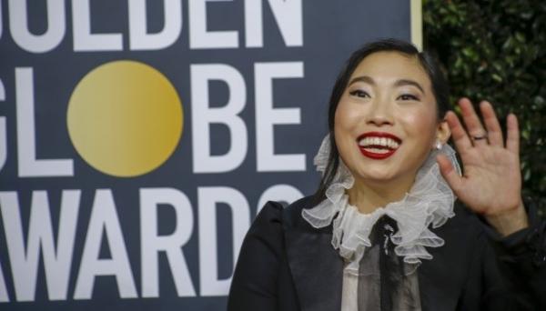 Awkwafina Dan Joaquin Phoenix Raih Penghargaan Golden Globe Awards 2020 Ini Daftar Lengkapnya Awkwafina Dan Joaquin Phoenix Raih Penghargaan Golden Globe Awards 2020 Ini Daftar Lengkapnya