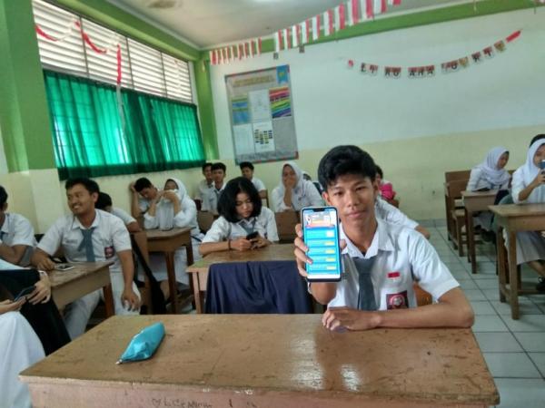 Ruangguru menggelar Tryout online di SMA Budhi Warman 1, Senin (6/1/2019). (Foto: ist)