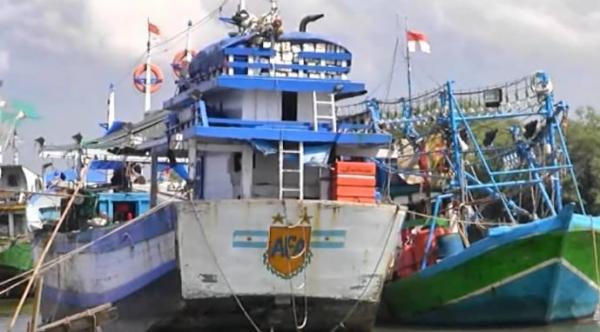 Kapal di Indramayu, Rabu (8/1/2020) (Foto: iNews/ Toiskandar)