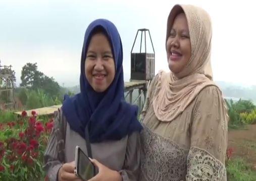 Nisrina dan keluarganya, Sabtu (11/1/2020) (Foto: iNews/ Toiskandar)