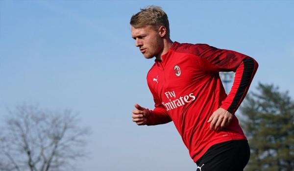 Simon Kjaer - 1 Simon Kjaer resmi bergabung dengan AC Milan (Foto: Dok AC Milan)