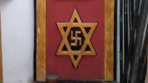 Lambang Swastika yang dinilai netizen mirip lambang Nazi di logo Keraton Agung Sejagat (Foto: Istimewa)